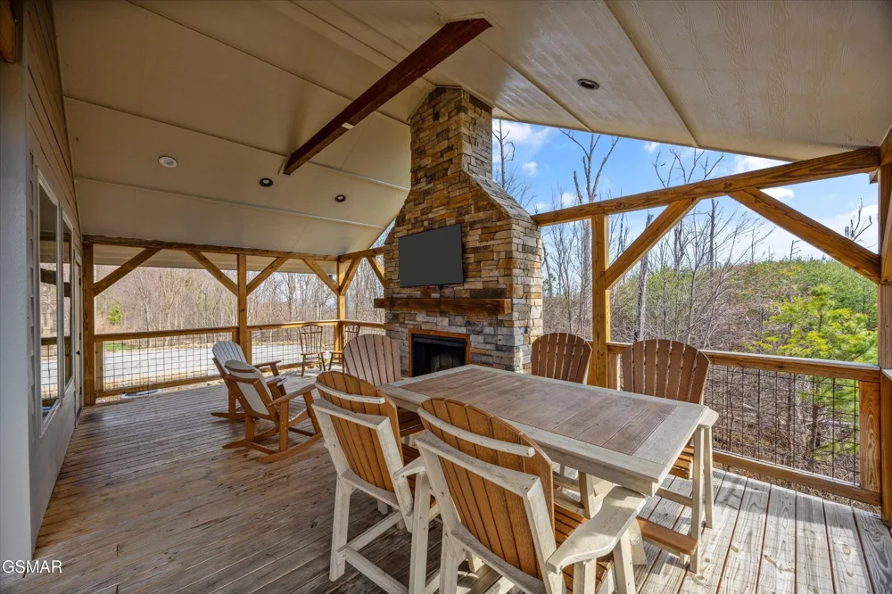 986 Chestnut Drive Gatlinburg, TN 37738