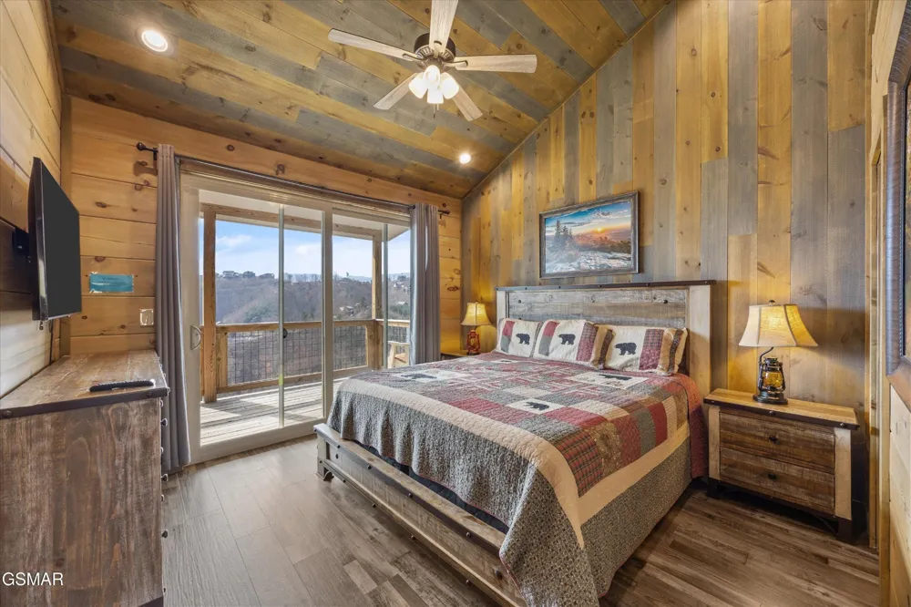 986 Chestnut Drive Gatlinburg, TN 37738
