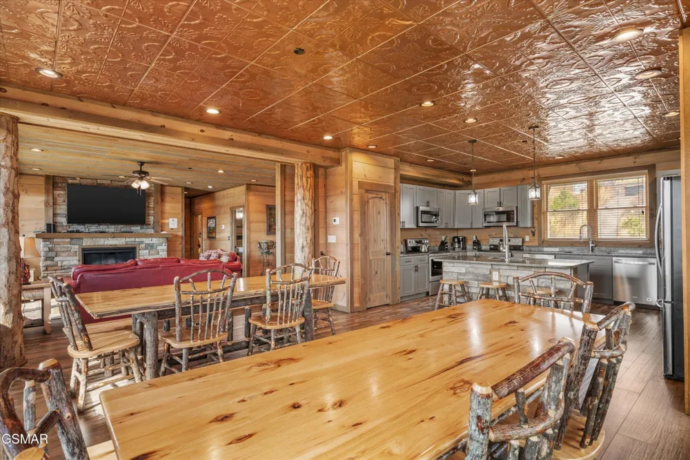 986 Chestnut Drive Gatlinburg, TN 37738