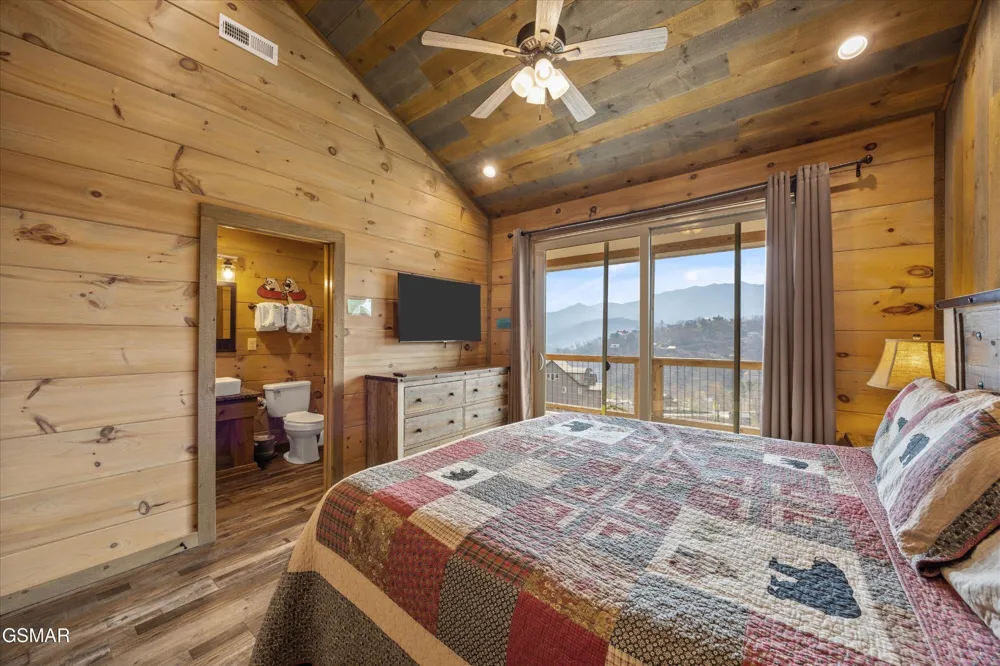 986 Chestnut Drive Gatlinburg, TN 37738