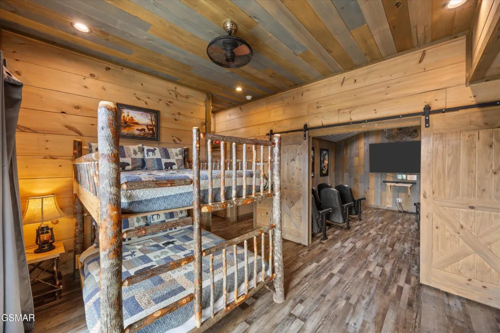 986 Chestnut Drive Gatlinburg, TN 37738