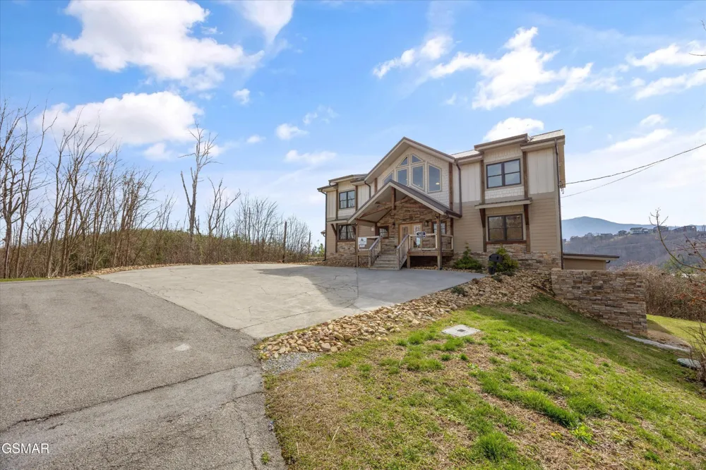986 Chestnut Drive Gatlinburg, TN 37738