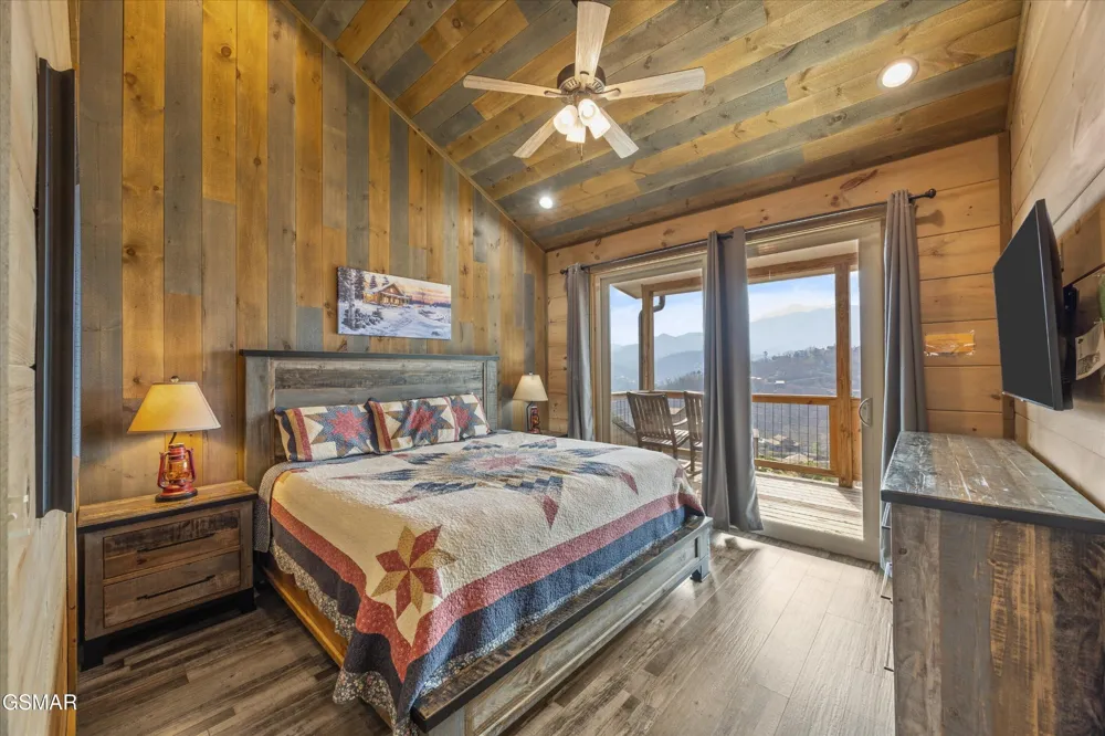 986 Chestnut Drive Gatlinburg, TN 37738