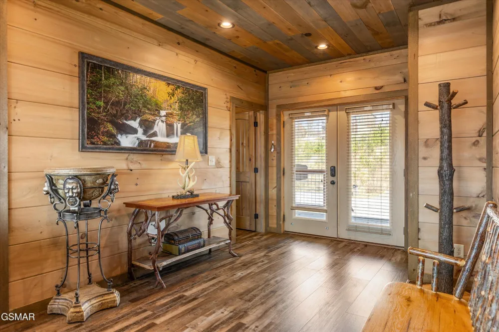 986 Chestnut Drive Gatlinburg, TN 37738