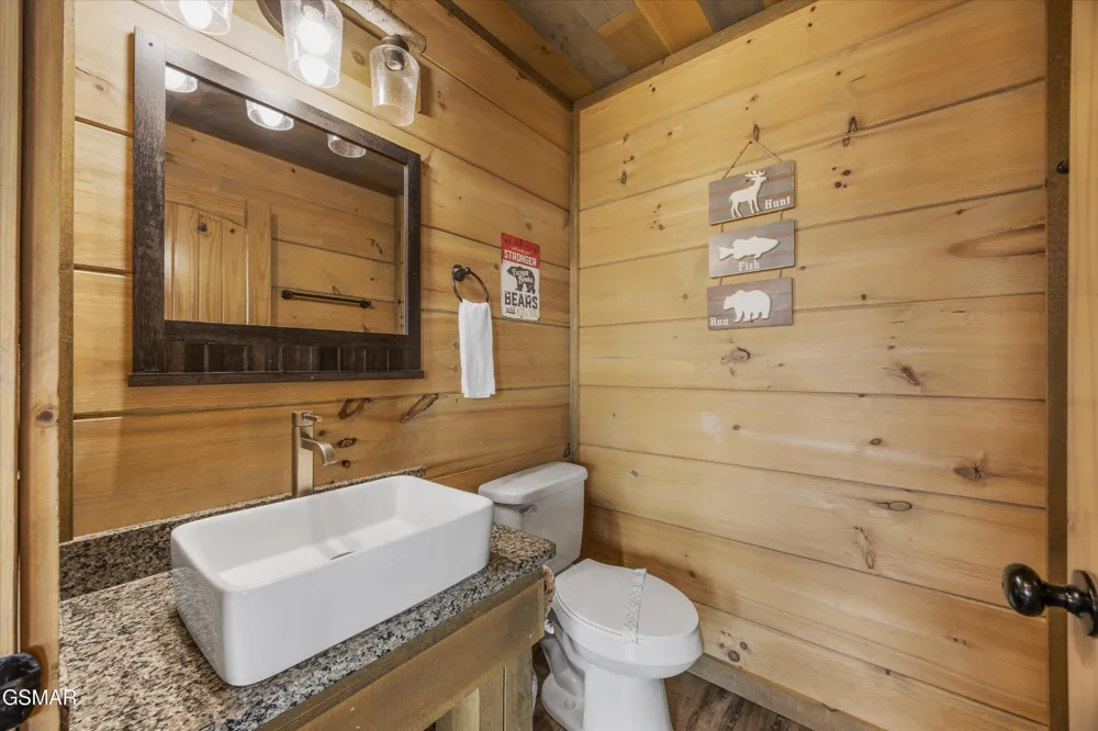 986 Chestnut Drive Gatlinburg, TN 37738
