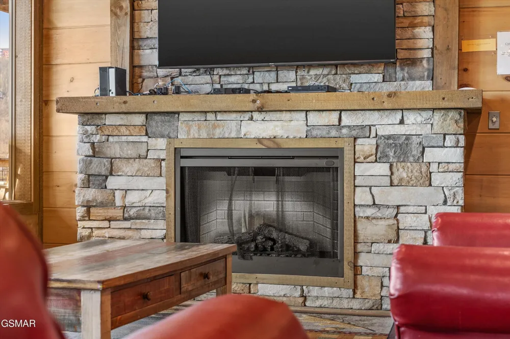 986 Chestnut Drive Gatlinburg, TN 37738