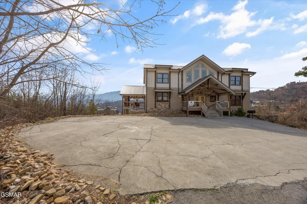 986 Chestnut Drive Gatlinburg, TN 37738
