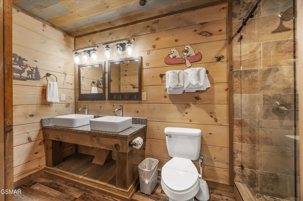 986 Chestnut Drive Gatlinburg, TN 37738
