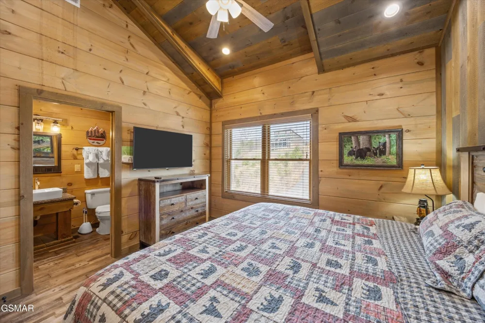 986 Chestnut Drive Gatlinburg, TN 37738