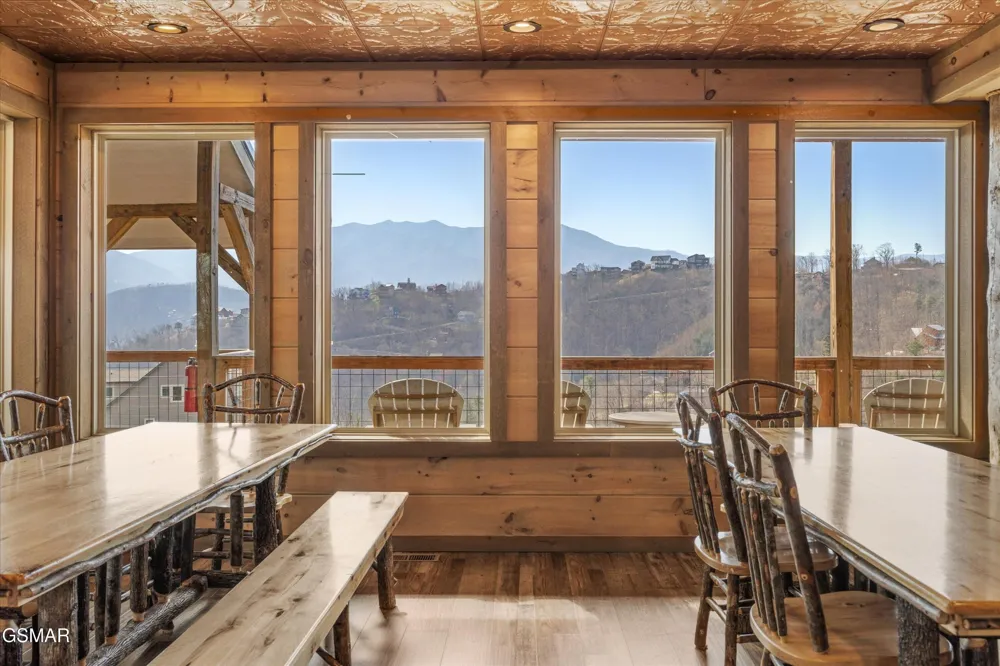 986 Chestnut Drive Gatlinburg, TN 37738