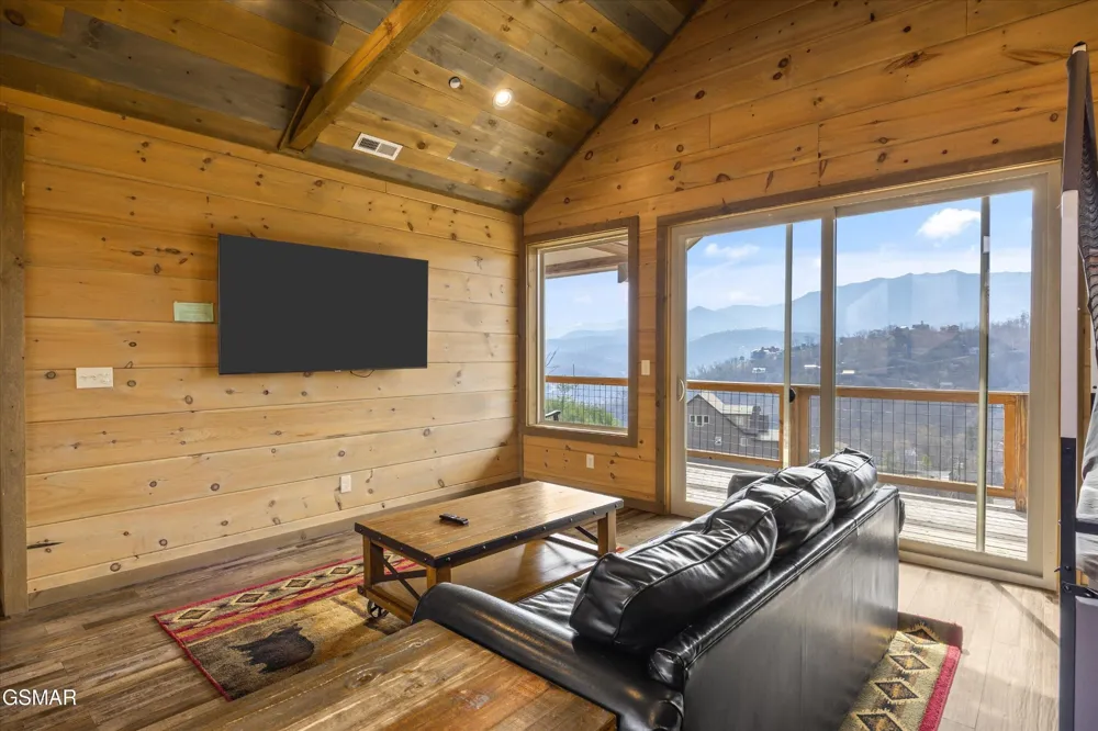 986 Chestnut Drive Gatlinburg, TN 37738