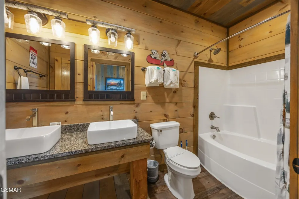 986 Chestnut Drive Gatlinburg, TN 37738