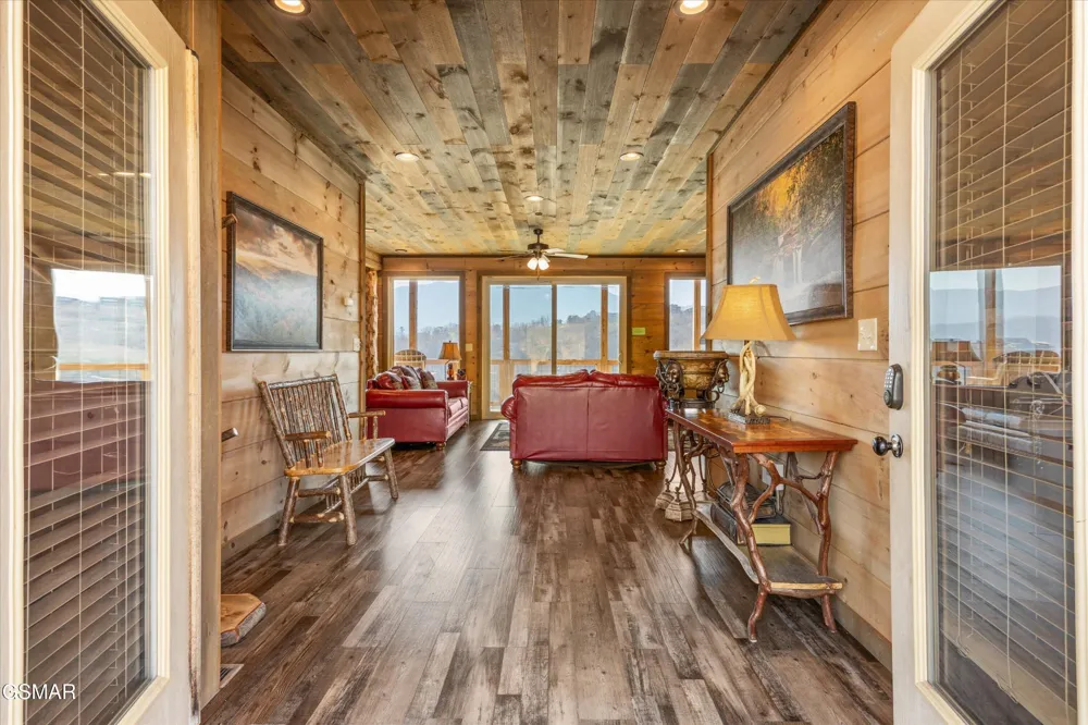986 Chestnut Drive Gatlinburg, TN 37738