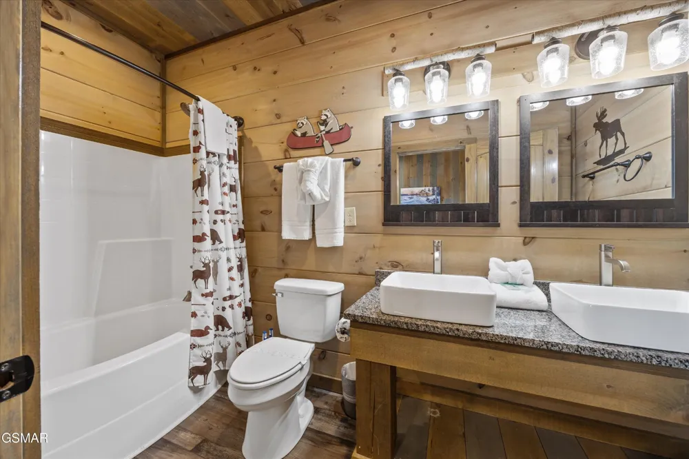 986 Chestnut Drive Gatlinburg, TN 37738