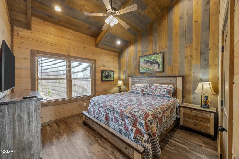 986 Chestnut Drive Gatlinburg, TN 37738