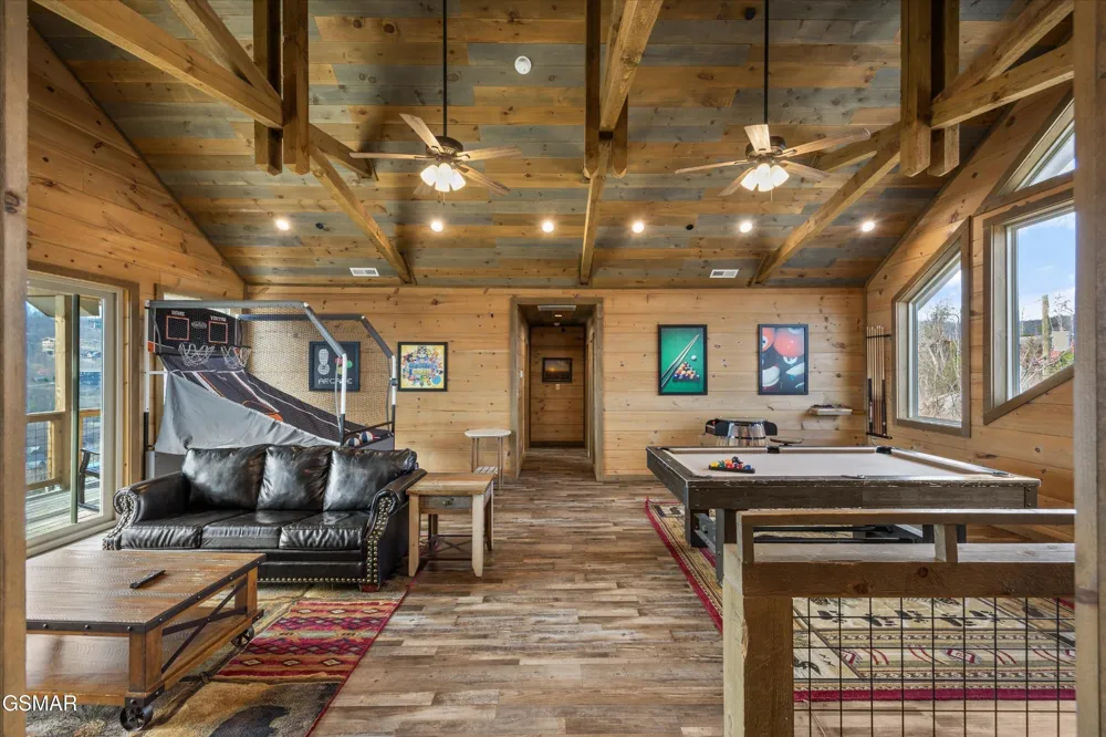 986 Chestnut Drive Gatlinburg, TN 37738