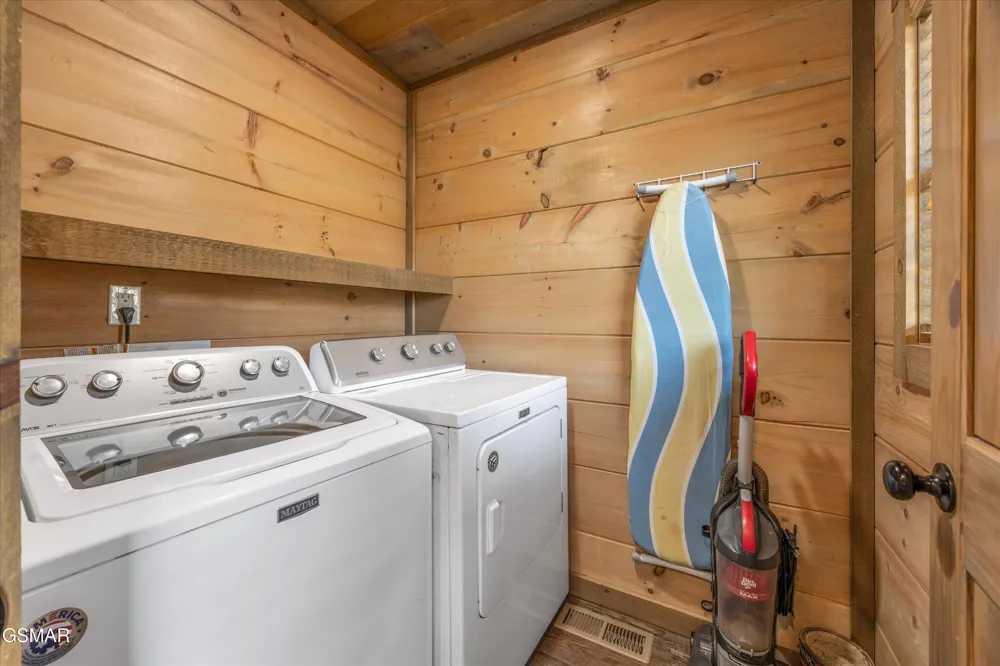 986 Chestnut Drive Gatlinburg, TN 37738