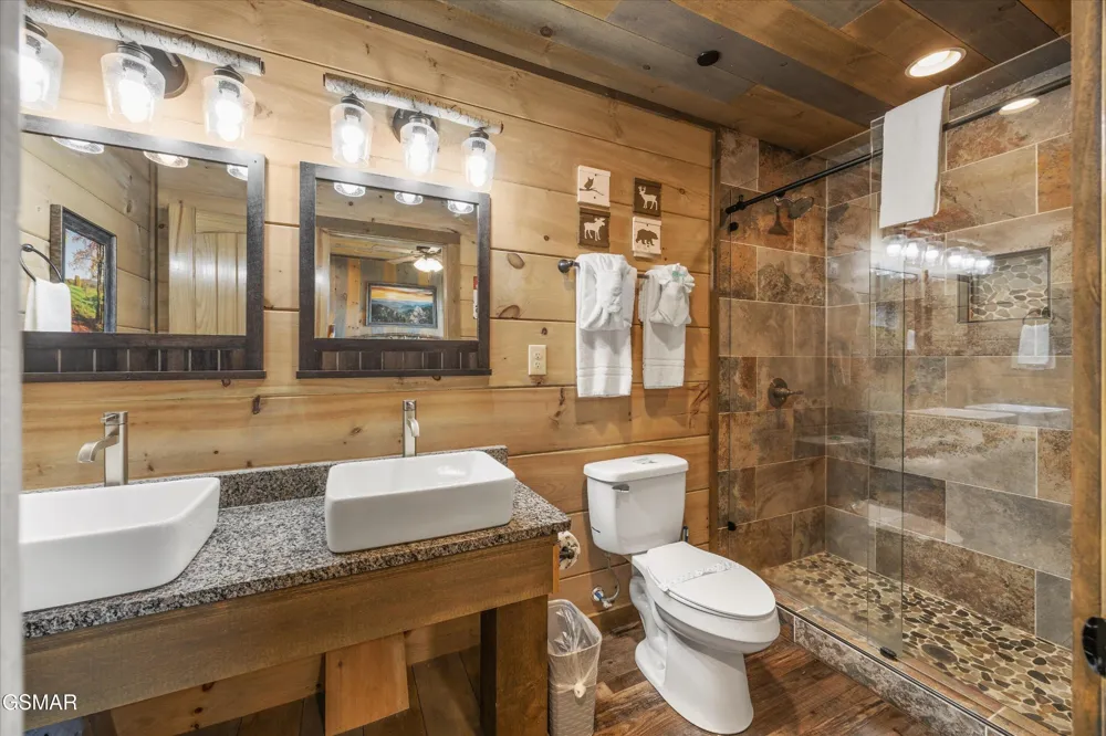 986 Chestnut Drive Gatlinburg, TN 37738