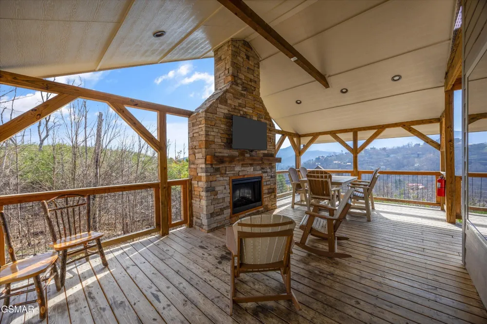 986 Chestnut Drive Gatlinburg, TN 37738