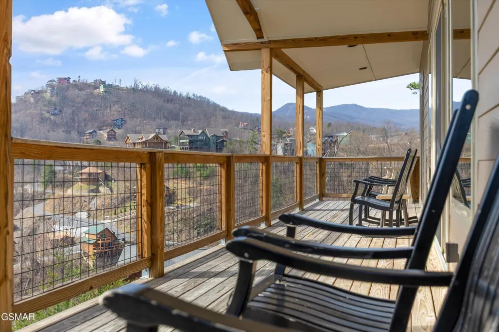 986 Chestnut Drive Gatlinburg, TN 37738