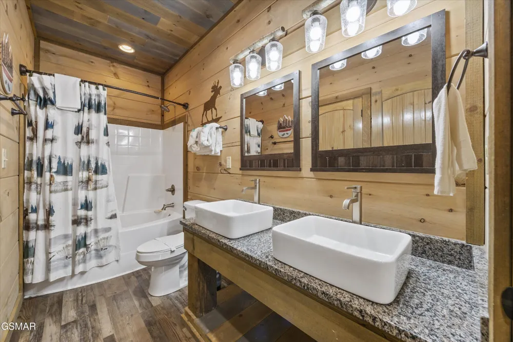 986 Chestnut Drive Gatlinburg, TN 37738