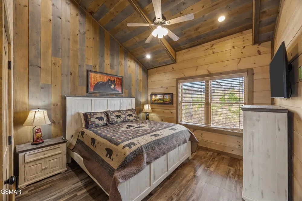 986 Chestnut Drive Gatlinburg, TN 37738