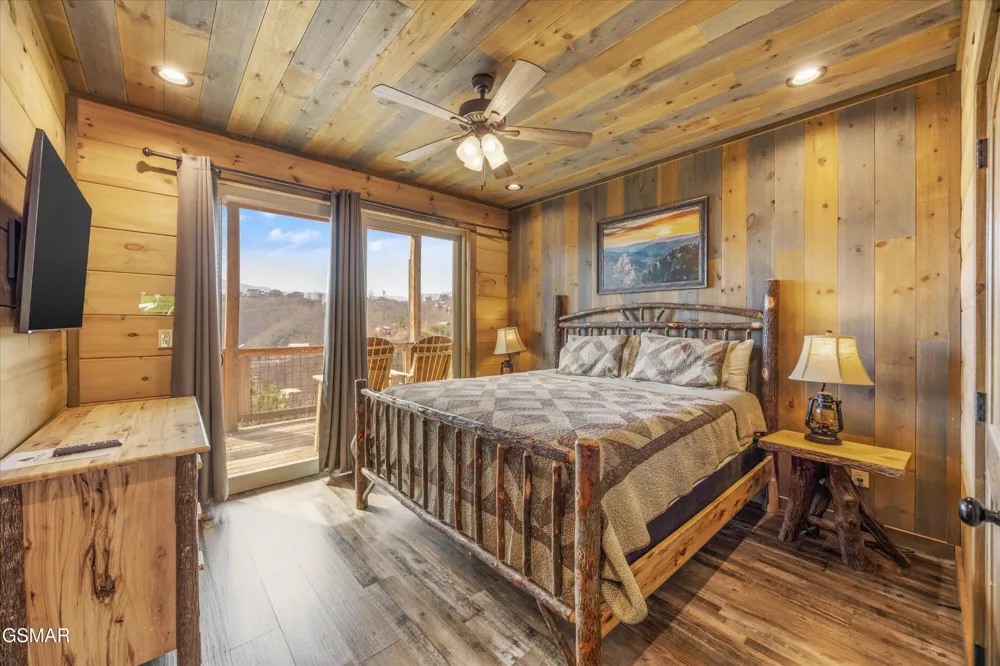 986 Chestnut Drive Gatlinburg, TN 37738