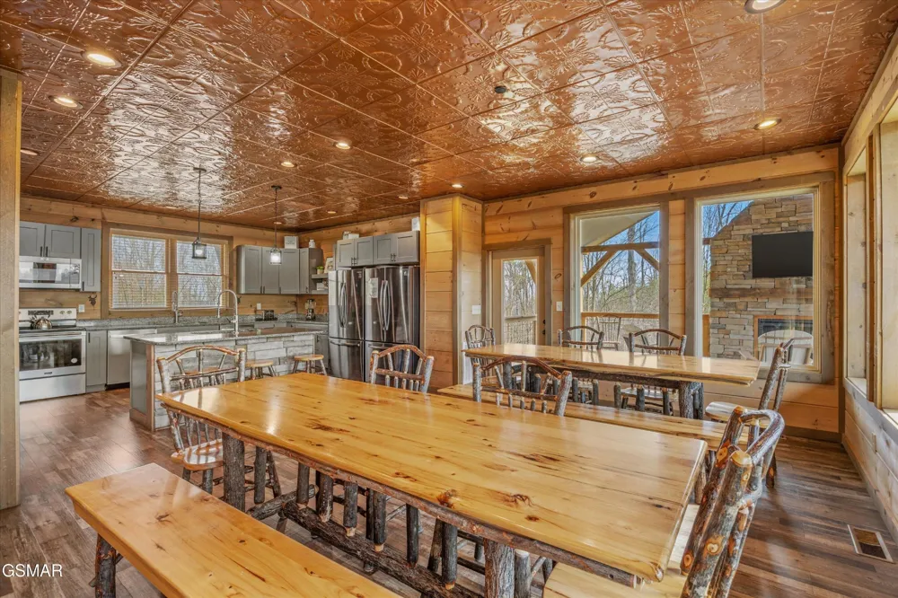 986 Chestnut Drive Gatlinburg, TN 37738