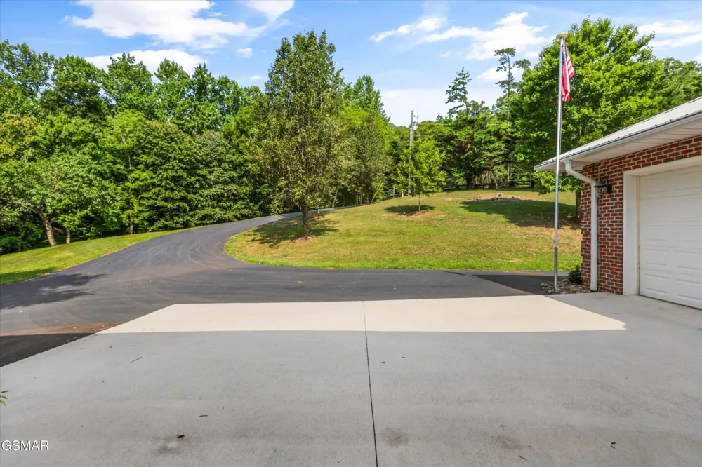 860 Black Fox Harbor Road Washburn, TN 37888