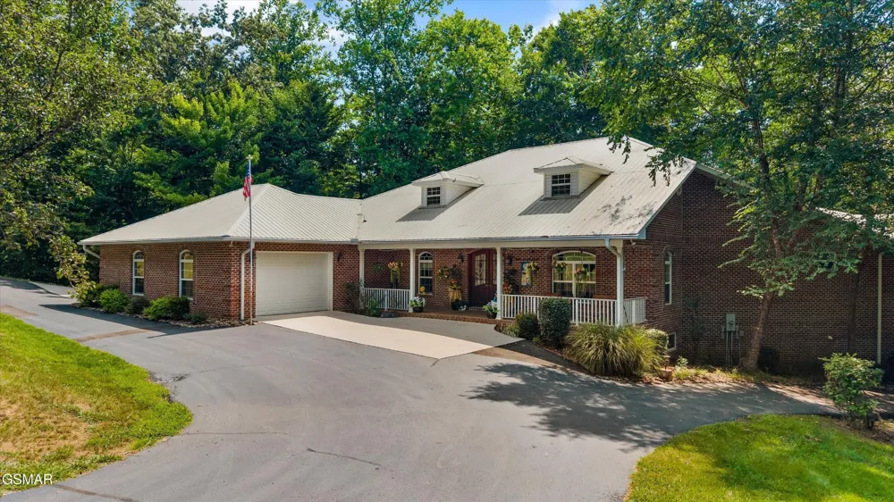 860 Black Fox Harbor Road Washburn, TN 37888