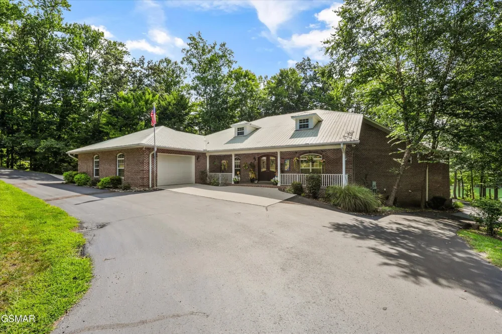 860 Black Fox Harbor Road Washburn, TN 37888