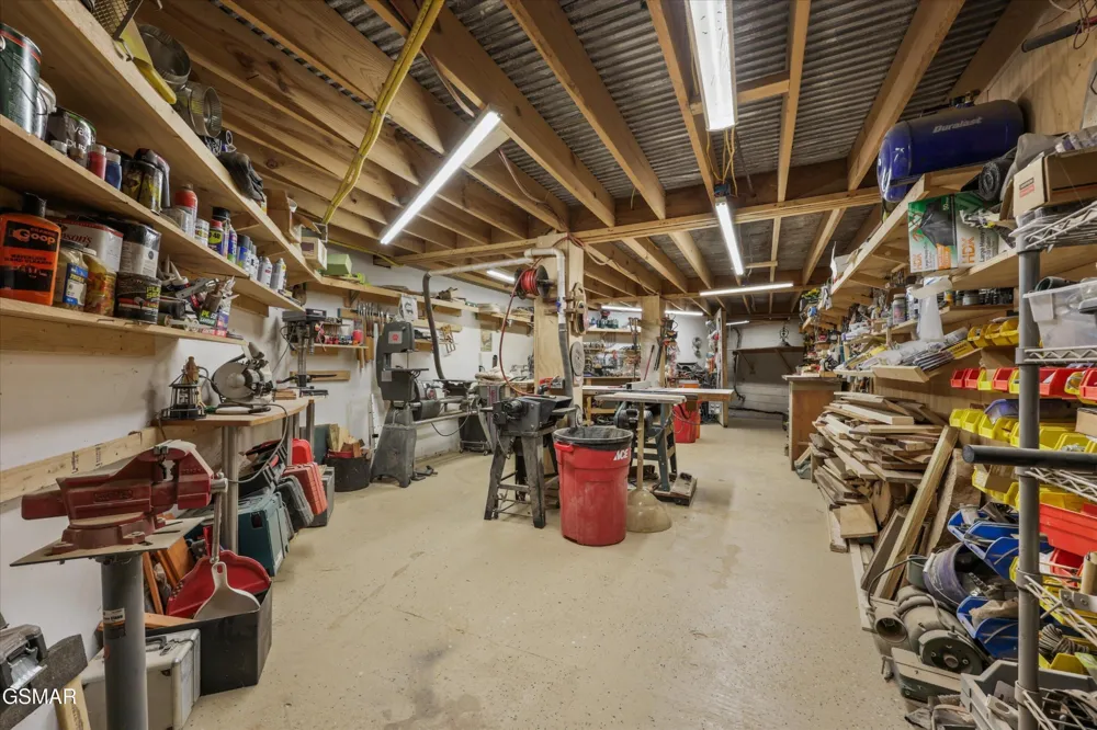860 Black Fox Harbor Road Washburn, TN 37888