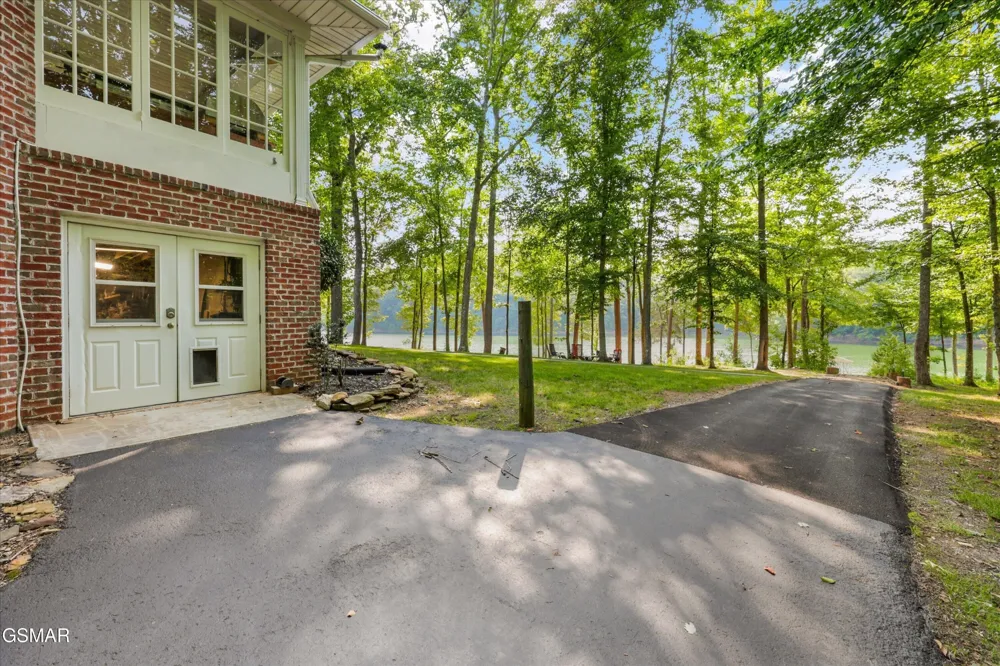 860 Black Fox Harbor Road Washburn, TN 37888