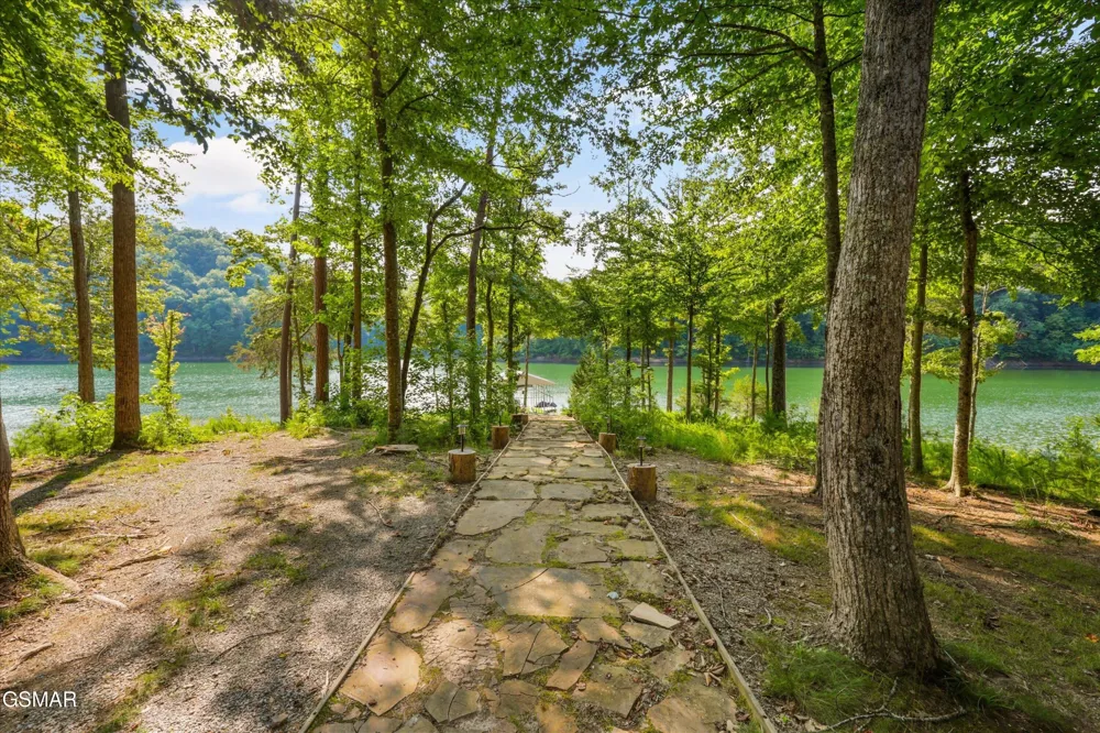 860 Black Fox Harbor Road Washburn, TN 37888