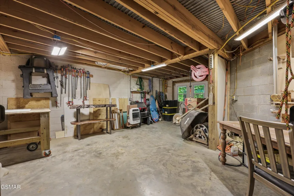 860 Black Fox Harbor Road Washburn, TN 37888