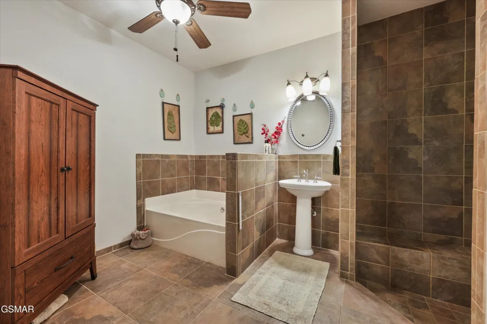 860 Black Fox Harbor Road Washburn, TN 37888