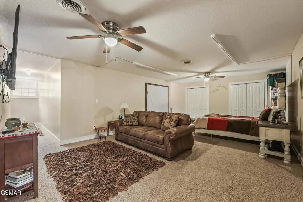 860 Black Fox Harbor Road Washburn, TN 37888