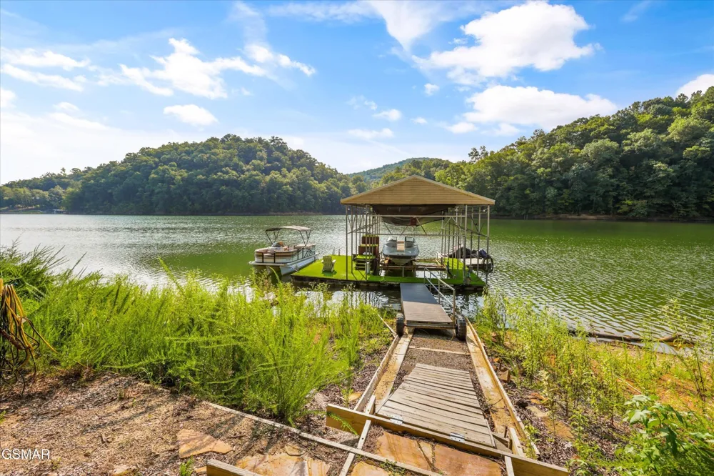 860 Black Fox Harbor Road Washburn, TN 37888