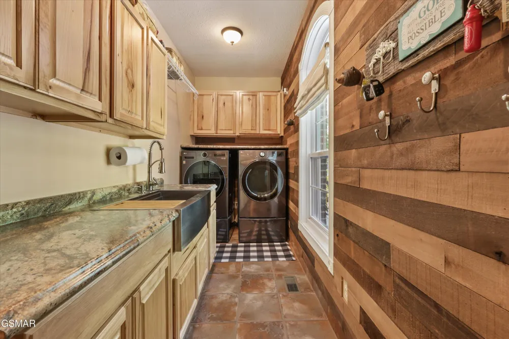 860 Black Fox Harbor Road Washburn, TN 37888