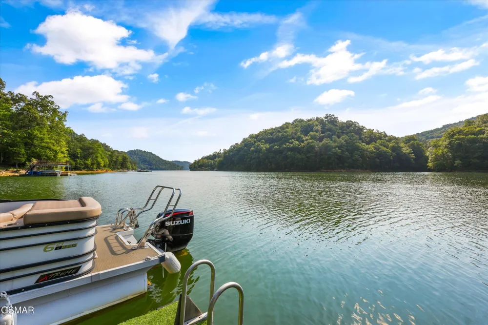 860 Black Fox Harbor Road Washburn, TN 37888