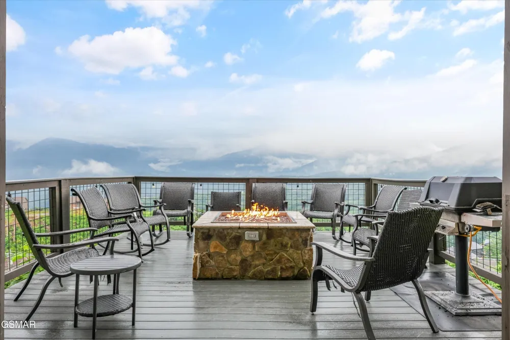 912 Piney Butt Way Gatlinburg, TN 37738