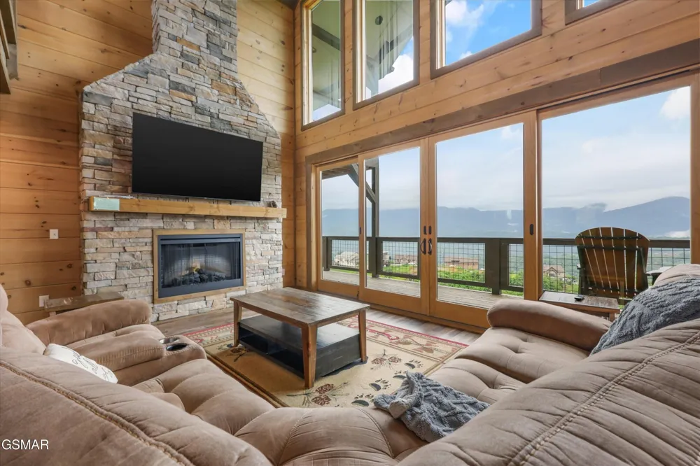 912 Piney Butt Way Gatlinburg, TN 37738