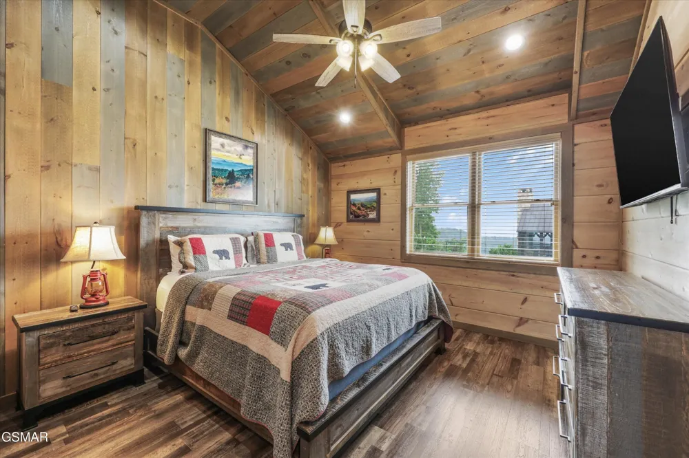 912 Piney Butt Way Gatlinburg, TN 37738