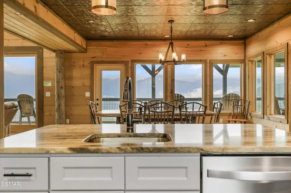 912 Piney Butt Way Gatlinburg, TN 37738