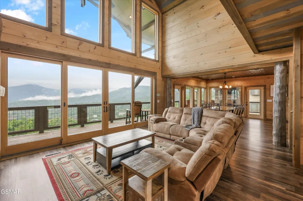 912 Piney Butt Way Gatlinburg, TN 37738