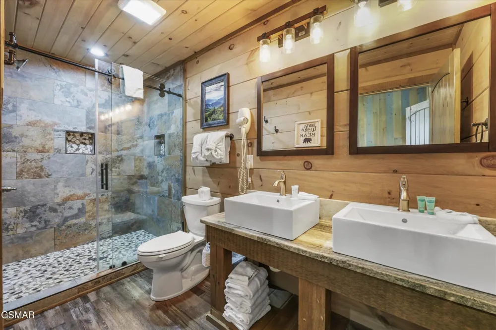 912 Piney Butt Way Gatlinburg, TN 37738