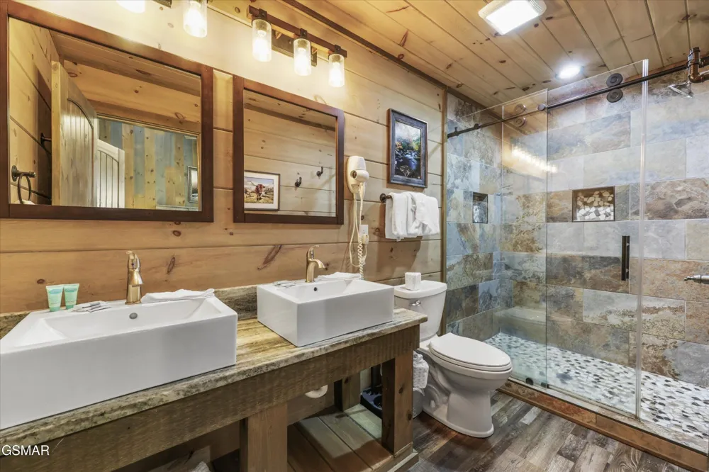912 Piney Butt Way Gatlinburg, TN 37738