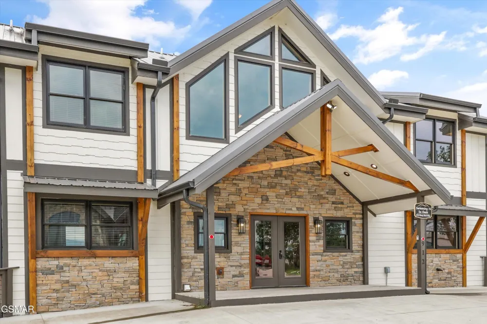 912 Piney Butt Way Gatlinburg, TN 37738
