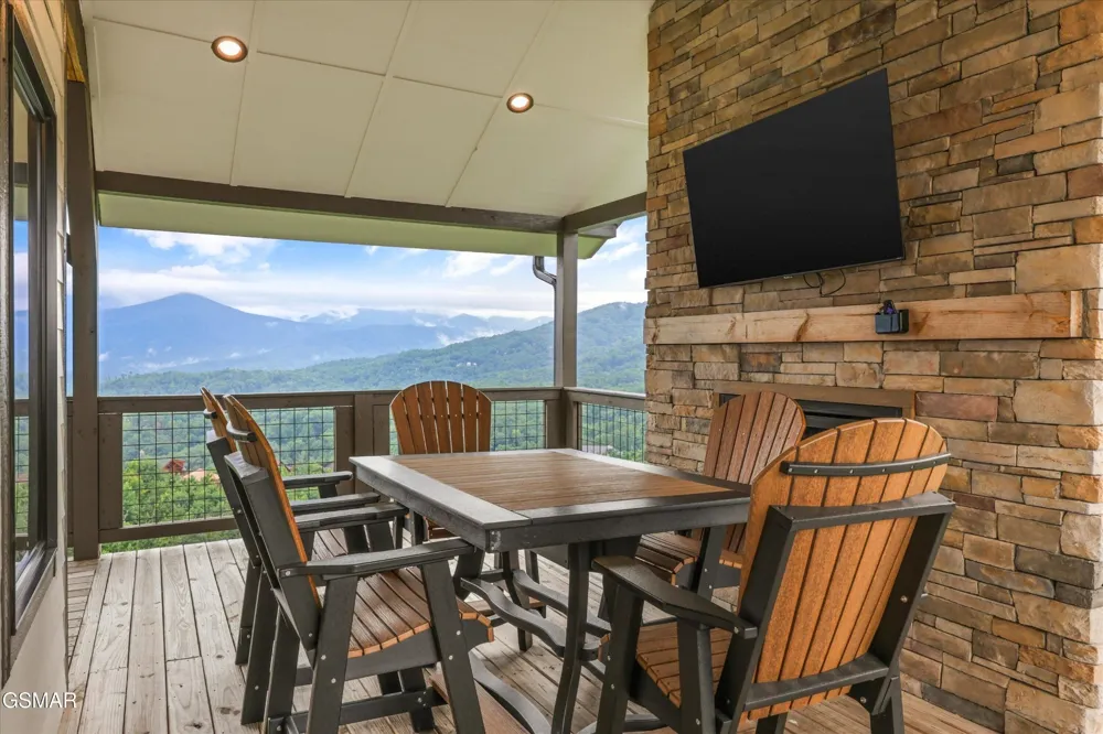 912 Piney Butt Way Gatlinburg, TN 37738