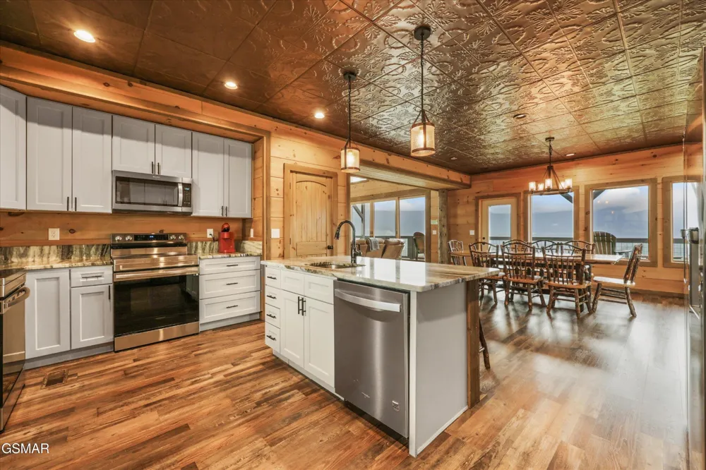 912 Piney Butt Way Gatlinburg, TN 37738